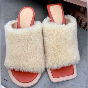 JACQUEMUS Les Mules Carre Rond Sherpa Heels